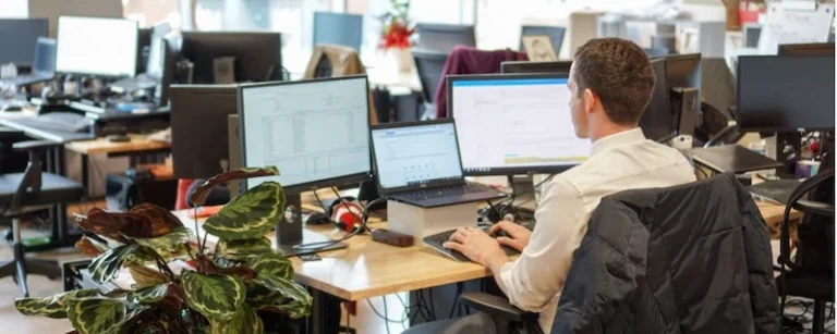 Working in office e13b8c7d ac77 4948 92cb 5759cc8af3b8